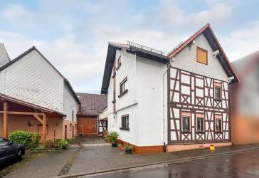 Charmantes Einfamilienhaus mit historischem Fachwerk und großem Platzangebot in Schotten