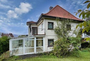 8 Zimmer auf 150m² Wohnfläche, Doppelgarage, Fahrstuhl, Wintergarten, Kamin, Wallbox