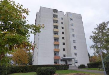 Gepflegte Wohnung mit Einbauküche und zwei Balkonen!