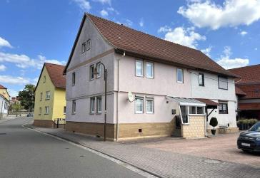Einfamilienhaus mit Scheune und Nebengelass