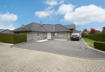 Geräumiger Bungalow in zentraler, ruhiger Seitenstraße am Untenende von Papenburg!