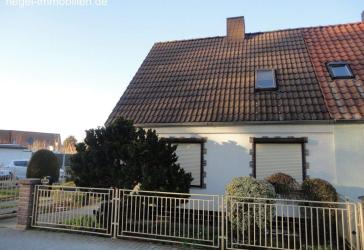 Doppelhaushälfte mit Garage und Nebengelass in Wanzleben