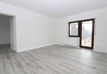 Renovierte 2-Zimmer-Wohnung mit Loggia und optionalem Stellplatz in Ludwigshafen