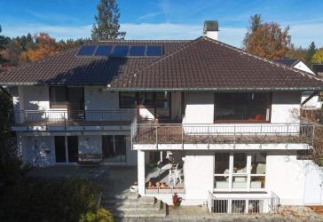 Großzügiges Mehrgenerationenhaus mit 9 Zimmern, 3 Bädern und Außen-Pool in Bestlage Trudering