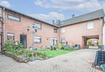 Großzügiges Wohnensemble mit vier Einheiten - ideal für Anleger & Mehrgenerationen in Waldfeucht!