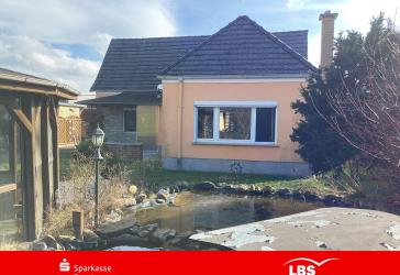 Einfamilienhaus mit Garage !