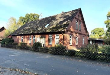 Historisches Wohnhaus mit Nebengebäude und Garage