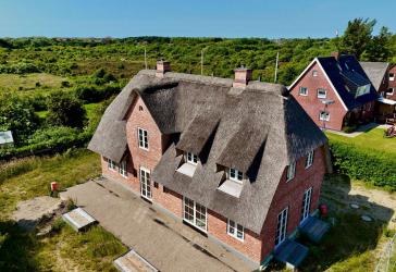 Projekt 'Haidhüs' in Wenningstedt auf Sylt - Zwei luxuriöse Wohneinheiten mit Weitblick ins Grüne!