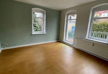 kl. MFH san. AB, 4-Zi. Wohng. 1.OG, 2xBad, 2 Balk., ruhig DD-Süd