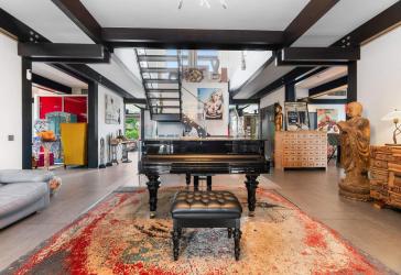 Repräsentative Villa mit Einliegerwohnung, Pool und Fitnessbereich, 2 Doppelgaragen