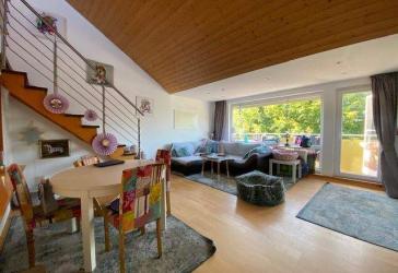 Charmante Galerie-Wohnung mit Balkon und Wohlfühlatmosphäre in Wevelinghoven