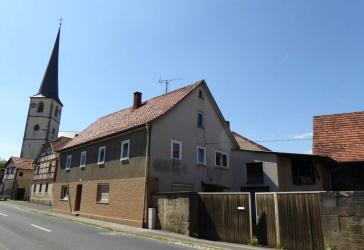 Renovierungsbedürftiges Bauernhaus mit Garage, Ställen und Maschinenhalle- mit Sanierungskonzept