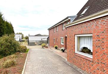 Einfamilienhaus mit Gewerbeteil Traumhafte Lage am Naturschutzgebiet auf über 9000 m² Grundstück