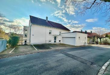 Provisionsfrei und sofort bezugsfrei! Außergewöhnliche 6-Zi-Maisonettewohnung mit Balkon
