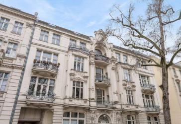 Vermietete 4-Zi.-Altbauwohnung mit 2 Stellplätzen und 2 Balkonen in Potsdam nahe Park Sanssouci