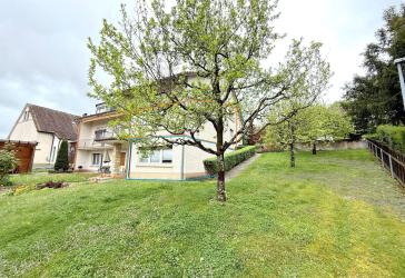 Große Hauptwohnung mit zusätzlicher Einliegerwohnung und Garten