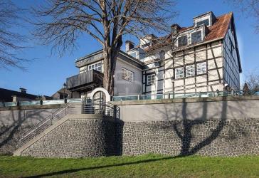 Rarität am Rhein: Wohnen in erster Reihe????