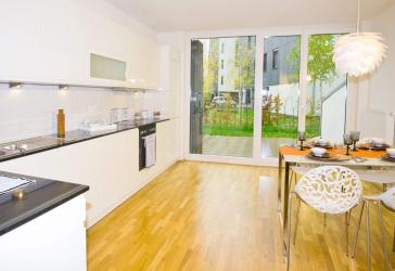 Ideal für Eigennutzung: Modernes Townhouse mit unverbaubarem Spreeblick in Friedrichshain-Kreuzberg