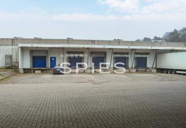 Hallenfläche mit flexiblen Nutzungsmöglichkeiten in Uplengen