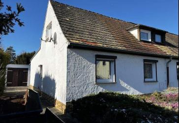 Großes Grundstück nähe Markranstädt mit Doppelhaushälfte und Garage