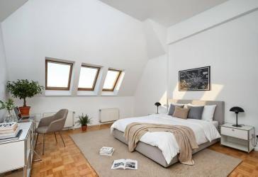 Bezugsfrei: 2 Zimmerwohnung im Dachgeschoss