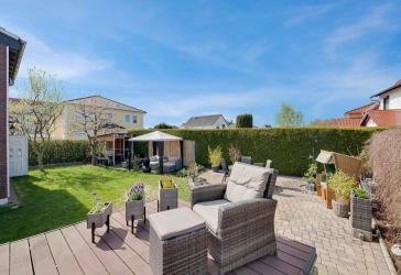 Architektonisch geplantes Einfamilienhaus mit Atelier, Dachterrasse und moderner Energieeffizienz