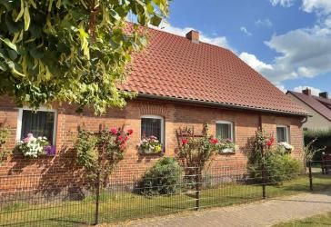 Modernisiertes elegantes Haus mit großem Grst. für Tierhaltung oder Selbstversorgung