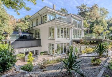 Repräsentative Design-Villa mit absoluter Privatsphäre in den Elbvororten