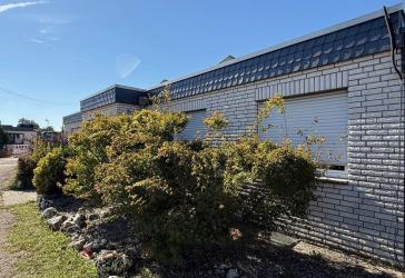 TROISDORF ESCHMAR top Bungalow, Bj. 2004, 5 Zimmer, ca. 160 m² Wfl. 460 m² GrSt., Keller, Garage, PV