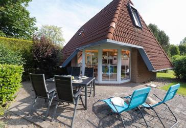 Direkt am Deich - vollmöbliertes Ferienhaus mit Terrasse