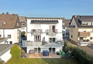 Wunderschöne Maisonettewohnung mit 2 Balkonen und schönem Blick ins Grüne