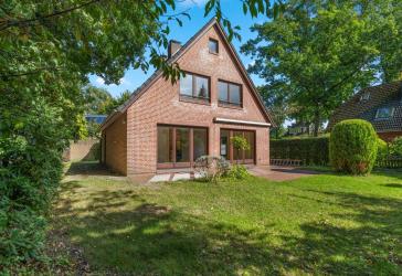 *** Großzügiges Einfamilienhaus in ruhiger Lage zwischen Blankenese und Sülldorf ***