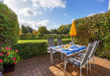 Residieren am Golfplatz! Gepflegte EG-Whg. in Grömitz - 50m² mit Terrasse, Schwimmbad & Stellplatz