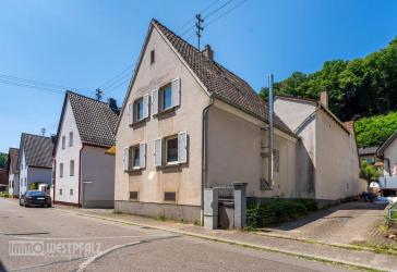 Einfamilienhaus mit Ausbaupotenzial und Scheune in Bruchweiler-Bärenbach