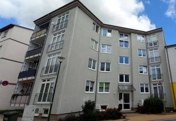Wohnen mit perfekter Verkehrsanbindung - attraktive Wohnung mit Balkon, Einbauküche und Stellplatz