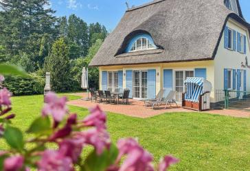 Reetgedecktes Ferienhaus für 10 Personen in Glowe auf Rügen