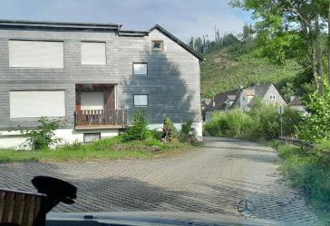 Zentral gelegenes 2 Familienwohnhaus mit Nebengebäude