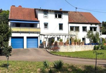Willkommen in Ihrem neuen Zuhause - Großzügiges 1- bis 2-Familienhaus mit Gartenidylle und Bachlauf
