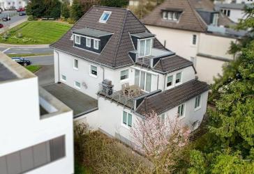 Genialer Mix in Bredeney! Saniertes, freistehendes Multitalent mit Garage & Stellplätzen