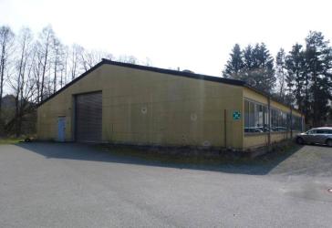 Ab sofort zu vermieten: Freistehendes Nebengebäude/Werkhalle (ca. 600 m²) mit Rolltor in Hof-Moschendorf