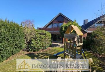 Haus mit Top-Bausubstanz in ruhiger & zentraler Lage, viel Platz, Garage, 2 Terrassen und Garten