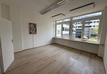 Gepflegte Bürofläche in Hof/Saale (ca. 89 m²) - 1. OG - Aufzug vorhanden - 3 Büroräume, 1 Archivraum, Teeküche