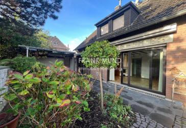 Freistehendes Einfamilienhaus mit Garage in Ortskernlage von 41189 Mönchengladbach-Wickrath