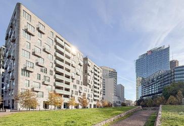 Eleganz pur: Großzügige Wohnung in unverwechselbarer Chipperfield-Architektur