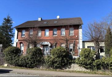 *** Massives Klinkerhaus mit großer Gaststätte und zwei Wohnungen ***