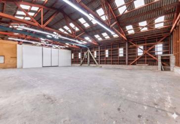 Arbeiten und Residenz vereint: Großzügige Gewerbehalle mit repräsentativer Villa