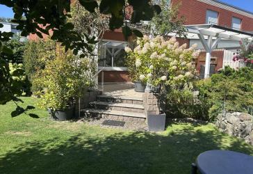 Schöner Garten wartet auf kleine Familie mit Kindern ??