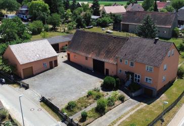 Vielseitiges Mehrgenerationenhaus mit großem Grundstück und Nebengebäuden