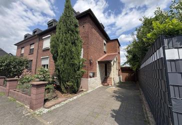 Moderne Ausstattung in einem traditionellen Haus in Moers-Scherpenberg