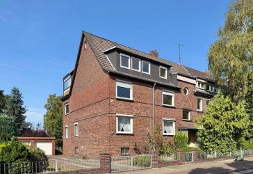 Solides 3-Familien-/Mehrgenerationenhaus mit schönem Garten oder Bauplatz in zentraler Lage